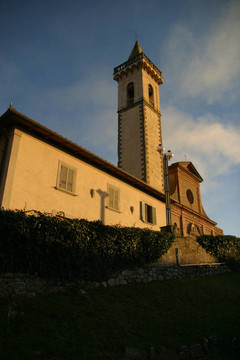 教堂；Santa Croce Vinci