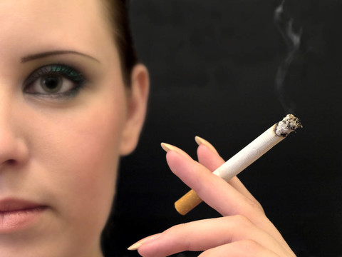 半女人的臉和手