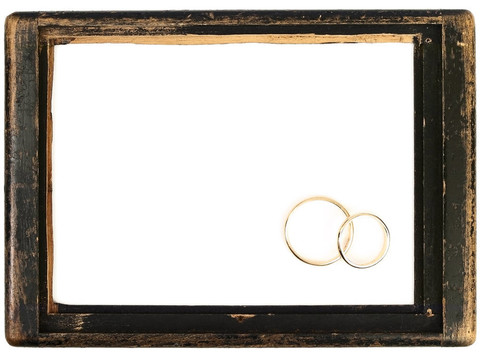 老式木框架和結(jié)婚戒指