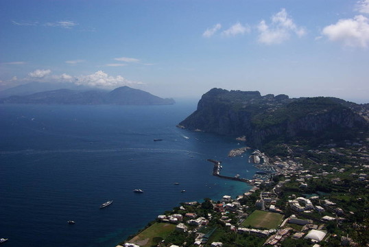 卡普里島