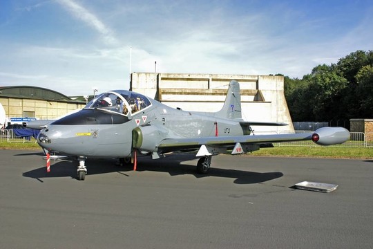 噴氣教練機(jī)在英國(guó)皇家空軍盧赫斯航展教務(wù)長(zhǎng)；蘇格蘭
