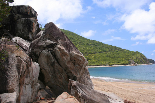 礁石海灘