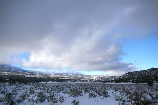 大雪覆蓋的山谷