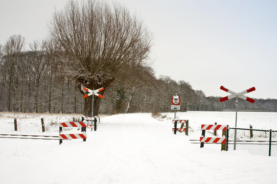 冰雪鐵路軌道和標(biāo)志