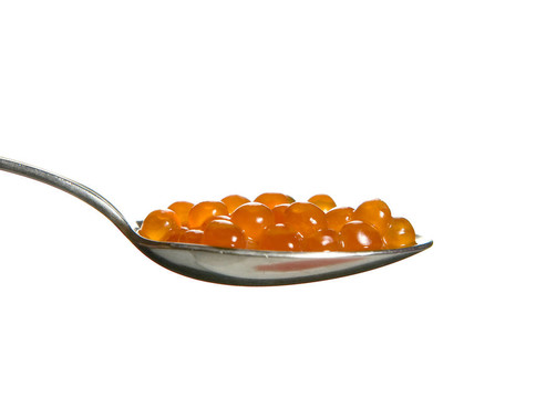 在勺紅魚子醬