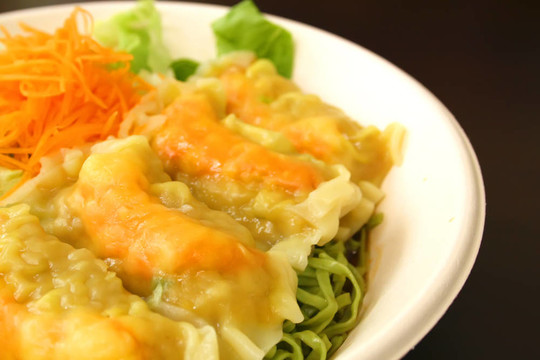 中國綠茶面條和餃子