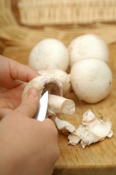 如何切蘑菇