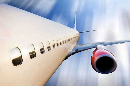 飛機(jī)在空中飛行