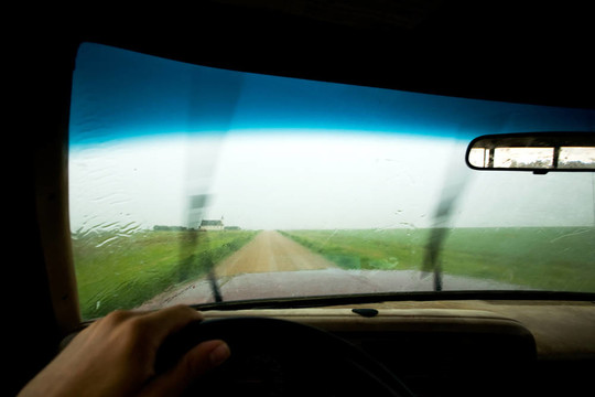 雨中行車