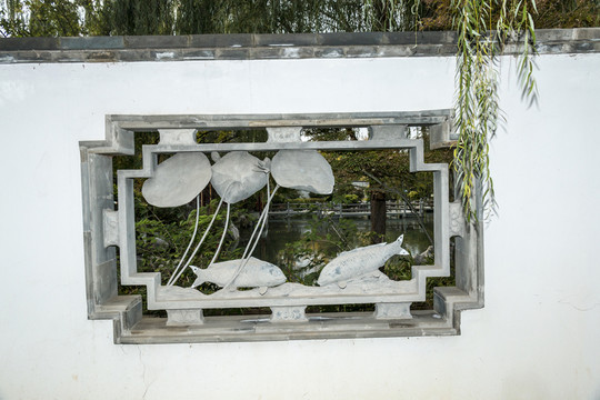 荷塘游魚鏤空窗雕