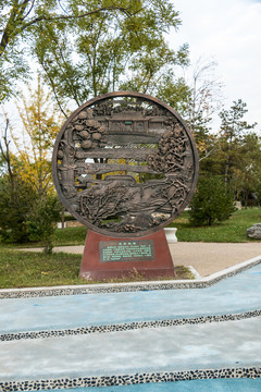 龍泉探梅鏤空浮雕