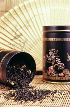 紅茶溢出-仍然生活