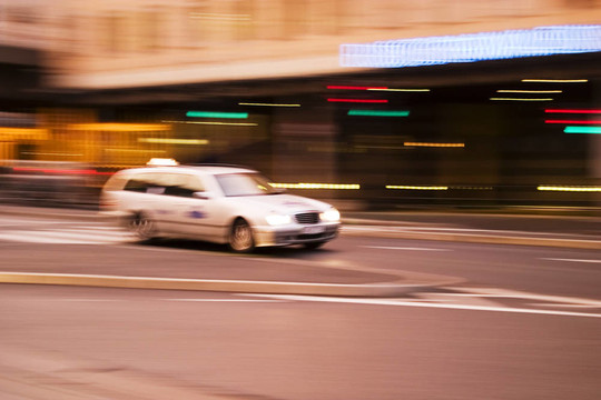 超速行駛的出租車