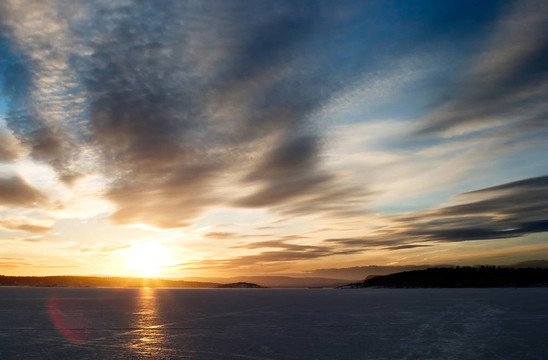 Frozen Lake的日落