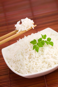 一碗飯?jiān)趬|子上