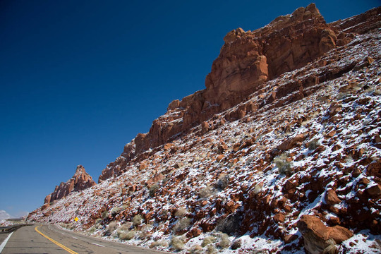 公路雪山