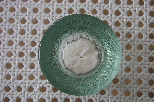 在保持架中的茶燈