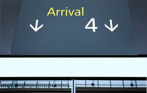 到達板