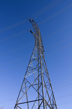 輸電塔。