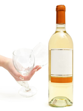 白葡萄酒與酒杯的手