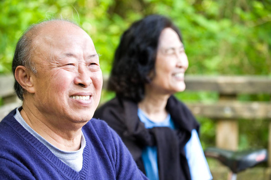 幸福的亞洲高級(jí)夫婦