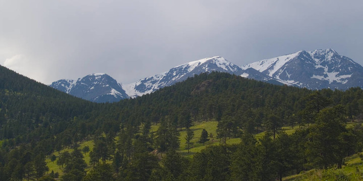雨中的三座山