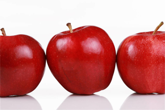三個(gè)閃亮的紅蘋(píng)果