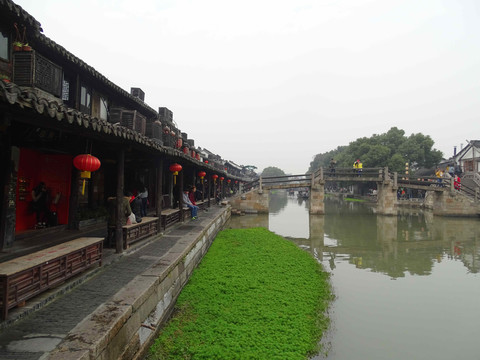 古鎮(zhèn)河畔