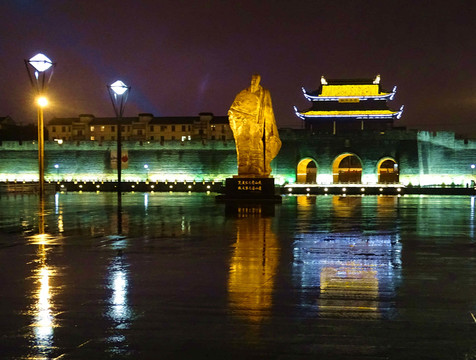 夜色下的廣場(chǎng)