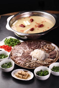 滋補(bǔ)羊肉火鍋