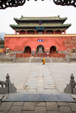 中岳廟