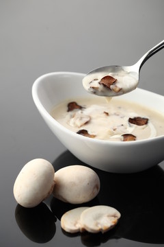 白松露蘑菇湯