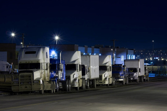 停放過(guò)夜。