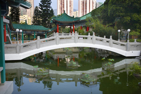 中國水上花園橋和反思在現(xiàn)代高層建筑黃大仙道觀九龍香港