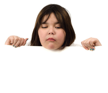 女孩拿著簽
