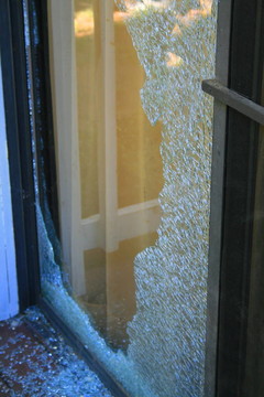 破碎的Glass Door