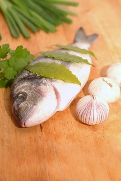 鯛魚從希臘烹飪前的準備