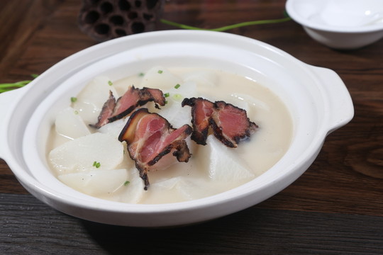 砂鍋臘肉蘿卜