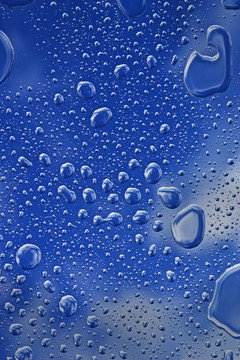 窗戶上的雨滴