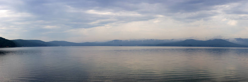 湖全景