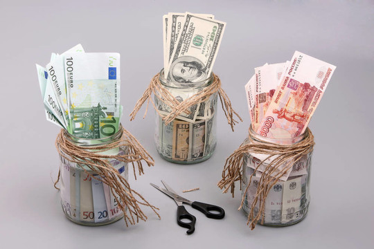 在罐子里的錢