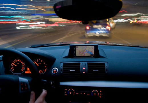 汽車運動很快