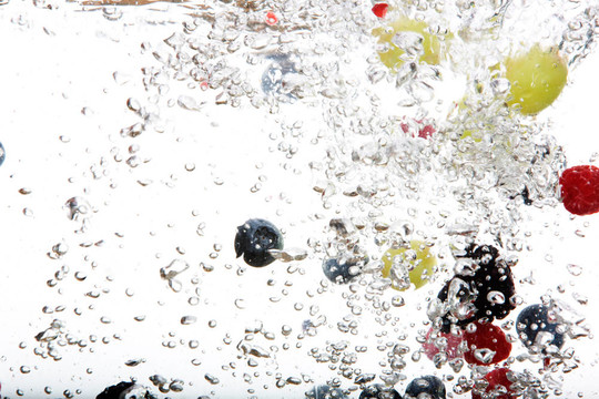 新鮮水果在水里