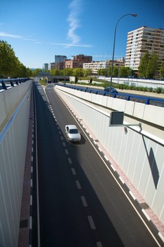 城市隧道中的車輛
