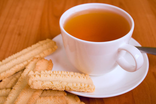一杯茶和一些餅干