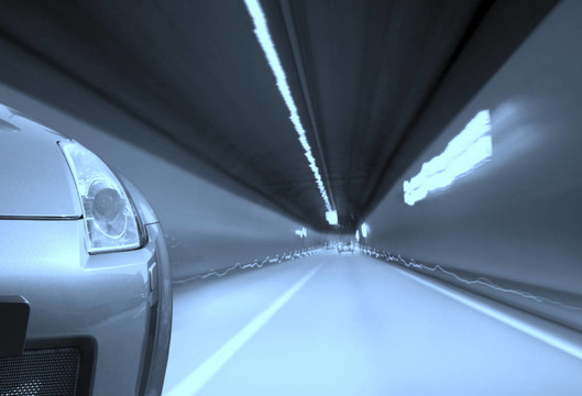 公路上的汽車