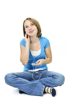 十幾歲的女孩聽(tīng)音樂(lè)