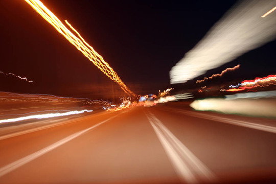 夜晚的道路上