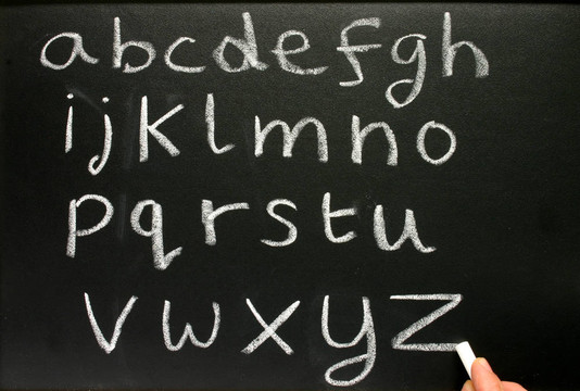 寫(xiě)在黑板上的字母老師抯。