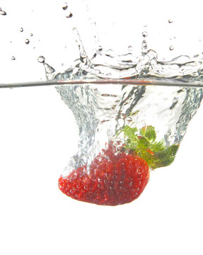 Strawberry在水